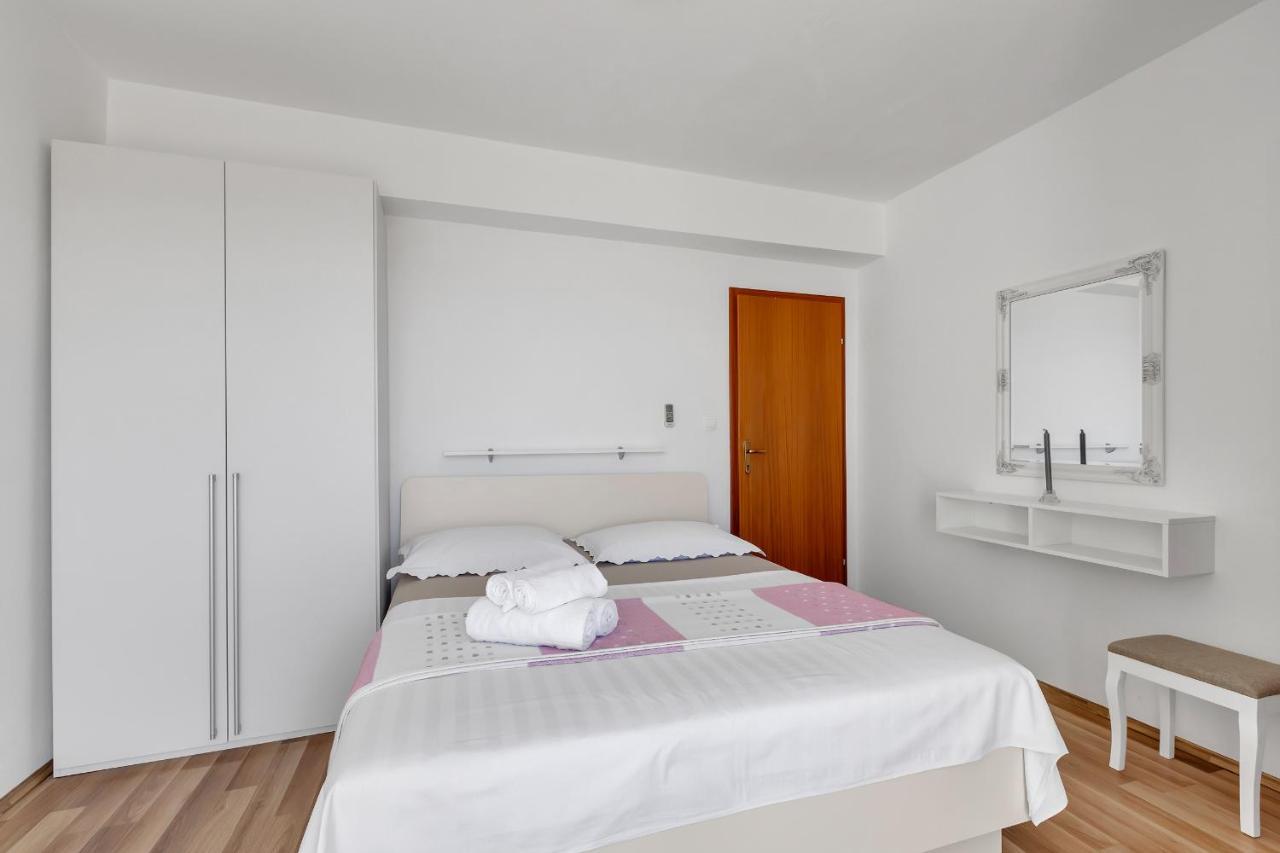 Apartmani Verica Tučepi エクステリア 写真